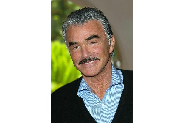 Burt Reynolds sollte ursprünglich die Nachfolge von Sean Connery antreten, doch der Darsteller lehnte ab, da er dachte, Zusc...