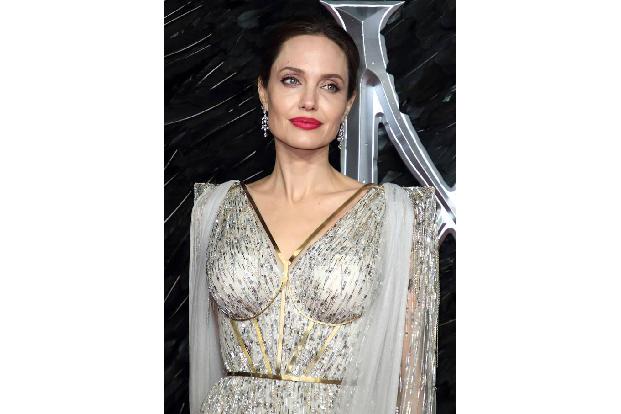 2010 waren Angelina Jolie und Robert Downey Jr. im Gespräch für Alfonso Cuarons 'Gravity'. Doch Angelina Jolie sagte nach zä...