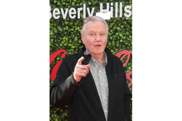 Seine Tochter Angelina Jolie wird wahrscheinlich weniger begeistert sein: Oscar-Preisträger Jon Voight rührt auf Social Medi...