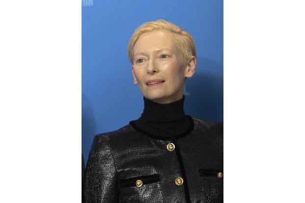 ...in der Öffentlichkeit oft als Mann behandelt werde. Ihr androgynes Aussehen rühre, so Tilda, hauptsächlich daher, dass si...
