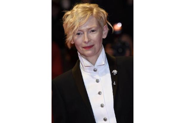 ...also etwas, das Tilda Swinton nicht kann? Natürlich nicht. Aktuell ist sie in Pedro Almodóvars Kurzfilm 'Die menschliche ...