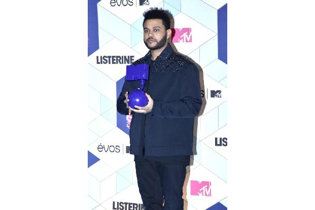 …lag The Weeknd mit dem Song 'Heartless' in der Single-Kategorie für R&B weit vor der Konkurrenz und wurde schließlich auch ...