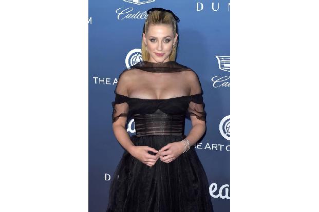 Schauspielerin Lili Reinhart legte ihr Augenmerk ebenfalls auf die erste Vizepräsidentin und teilte kommentarlos ein Foto vo...