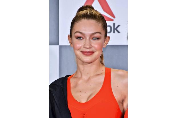 Gigi Hadid postete auf Instagram, wie sie für ihre Familie ein Thanksgiving-Mahl zubereitete. So waren Fotos von Eiern und Ä...