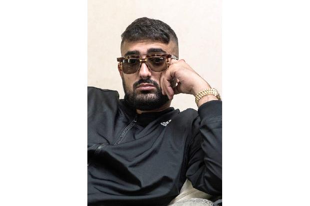 Haftbefehl befindet sich bereits seit Tagen nach einem bizarren Zwischenfall im Krankenhaus in Darmstadt. Der Rapper hatte s...