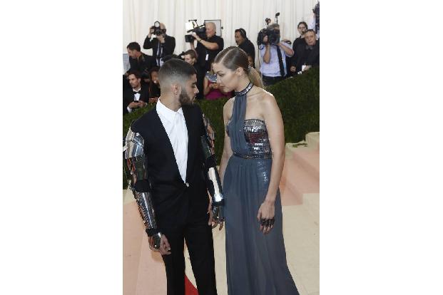 …Zayn Malik ein, der die Band schon vor vier Jahren verlassen hatte. Dessen Social-Media-Kanäle blieben auch am Jubiläumstag...