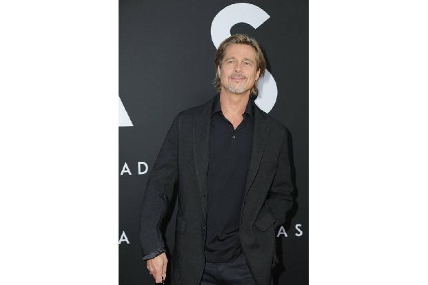 ...Brad Pitt jetzt auch einen Critics' Choice Award als bester Nebendarsteller für 'Once Upon a Time in Hollywood' ins Regal...