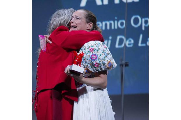 Der diesjährige Luigi De Laurentiis Award ging an Regisseurin Ana Rocha (rechts) für 'Listen', ein portugiesisches Melodram.