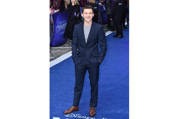 Chadwick Boseman engagierte sich sehr für hilfsbedürftige und kranke Menschen, insbesondere für Kinder. So schreibt Tom Holl...