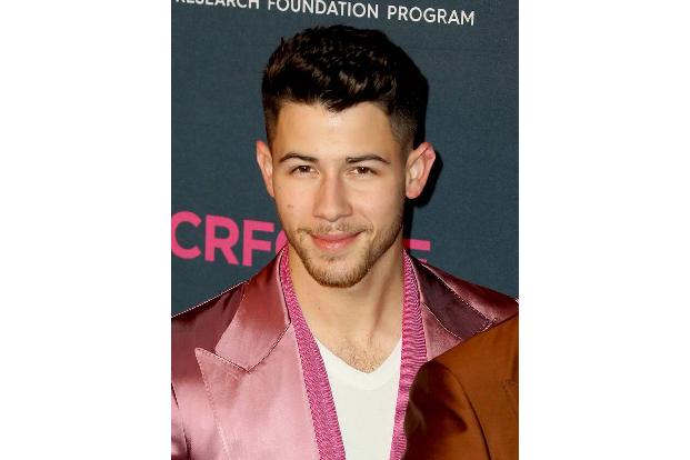 Den Weg gefunden hat auch Nick Jonas von den Jonas Brothers: Gemeinsam mit dem Designer John Varvatos hat er vor einem Jahr ...