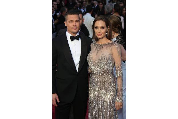 Angelina Jolie und Brad Pitt werkeln nach ihrer offiziellen Scheidung noch immer an ihrer (Wein-)Gütertrennung. Die wird dur...