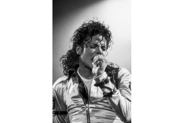 Auch der King of Pop fühlte sich nicht ausreichend von seinem Label vertreten. Sein Album 'Invincible' aus dem Jahre 2001, w...