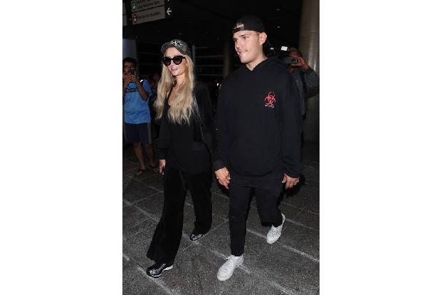 Paris Hilton steht selbst gern vor der Kamera und weiß am liebsten alle Augen auf sich, aber mit Chris Zylka teilte sie das ...