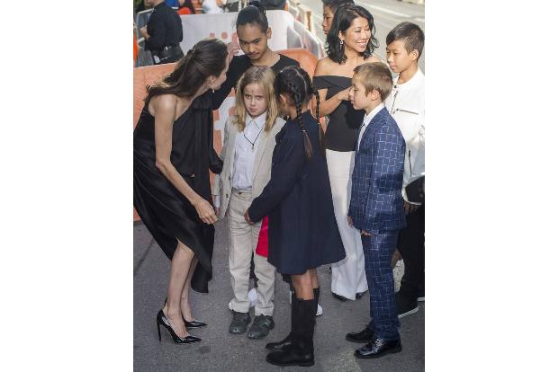 Angelina Jolie ist die Supermama unter den Promis. Die Schauspielerin hat sechs Kinder und entschloss sich, in einer Gastkol...