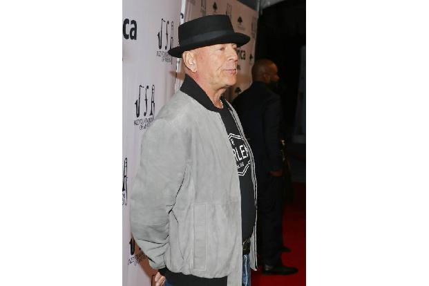 Bruce Willis' Gehör nahm bei den Dreharbeiten zu 'Stirb langsam' permanenten Schaden: Eine besonders laute Schusswaffe war z...