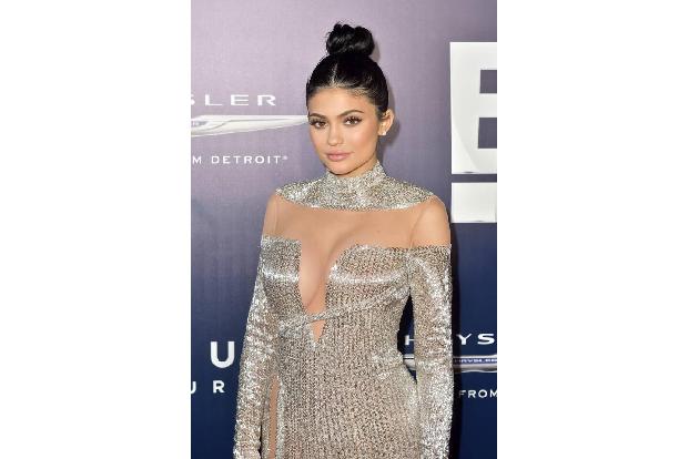 Kylie Cosmetics punktet unter anderem mit praktischen Lip Kits, die zum Lippenstift gleich den passenden Lip Liner liefern.