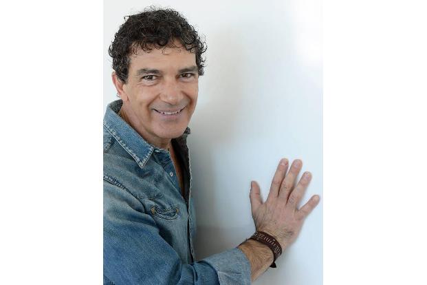 ...Antonio sich im spanischen Film einen Namen. Dank Erfolgen wie Pedro Almodóvars ‘Frauen am Rande des Nervenzusammenbruchs...