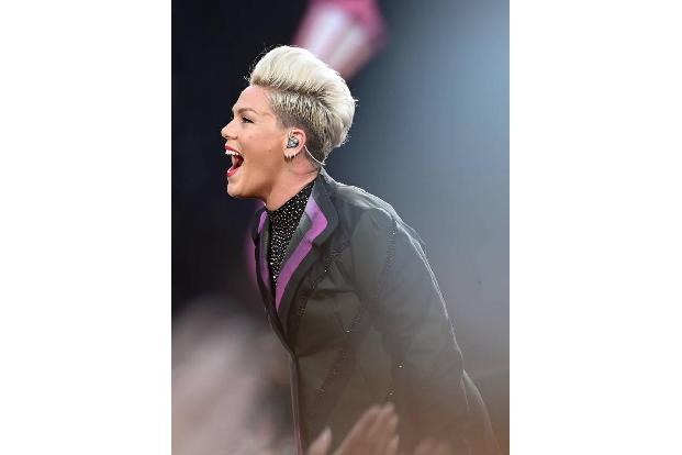 Pink auf Platz sieben arbeitete unermüdlich, ging auf Welttournee und heimste auch mit Streams ein kleines Vermögen ein. Dam...