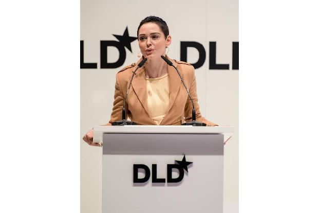 ktuell liefern sich Rose McGowan und Alyssa Milano einen erbitterten Twitter-Krieg. Alyssa nannte Rose eine Heuchlerin, Rose...