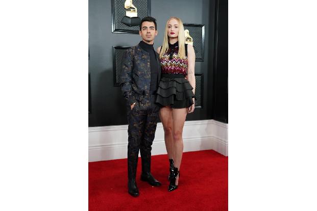 ...Joe Jonas für seine Partnerin Sophie Turner zu Valentinstag eine Überraschungsparty mit vielen Superstars. Das ist doch v...