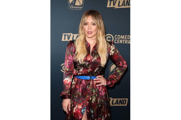 Hilary Duff hatte Cupcakes bekommen (yummiyummi). Ihre Mutter erwartete per Text, dass ihre Tochter diese mit ihr teilt. Hil...