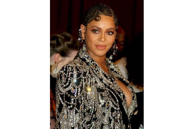 Beyoncé ist Beyoncé und darf eben alles. Dennoch musste sich der Superstar Kritik gefallen lassen, als er Werbung für Pepsi ...