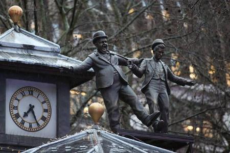 Seit 1930 gibt es bereits Kinos am Leicester Square, sieben Jahre später fand die erste Filmpremiere statt. Zu dieser Zeit w...