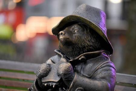 Sämtliche Statuen sind für Besucher frei zugänglich und sollen mindestens bis zum Sommer im Leicester Square bleiben. Neben ...