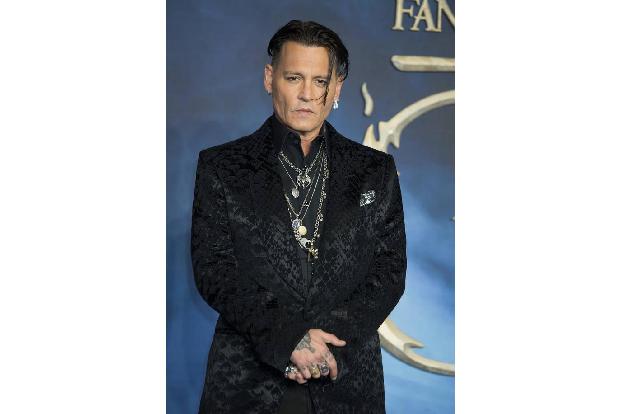 In 'Minimata' sind unter anderem Johnny Depp und Bill Nighy zu sehen. Johnny spielt darin einen Fotografen, der nach Japan r...
