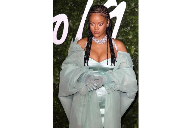 Auch Rihanna nutzte die Pussycat Dolls als Sprungbrett für ihre Karriere: Während die Girl-Band durch Europa tourte, eröffne...