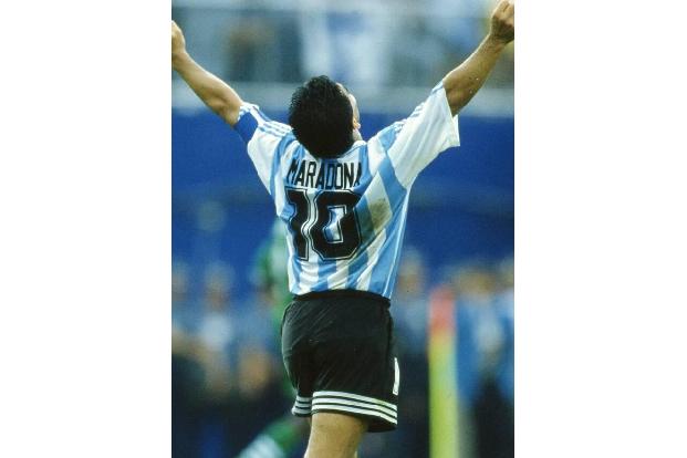 Der Argentinier Diego Maradona schrieb Sportgeschichte und gilt als einer der besten Fußballspieler aller Zeiten. Auch wenn ...