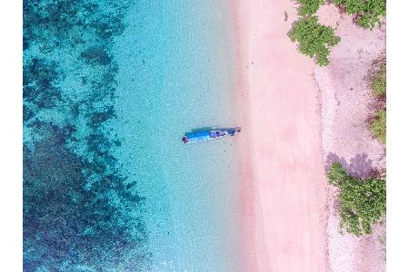 Kein Photoshop! Der Strand Pantai Merah auf der indonesischen Insel Komodo ist rosa. Der Grund dafür ist eine Mischung aus w...