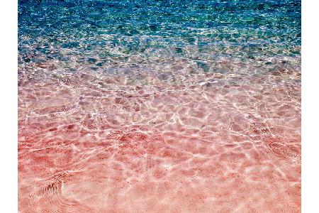 ...Italien, Griechenland oder auf den Bahamas gibt es rosafarbene Strandabschnitte. Es geht aber auch deutlich kräftiger, wi...