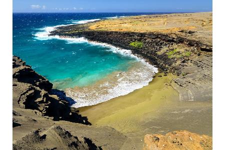 Bekannt ist der Papakolea Beach an der Südspitze Hawaiis für seine sattgrüne Färbung. Auch wenn der Verdacht naheliegt: Alge...