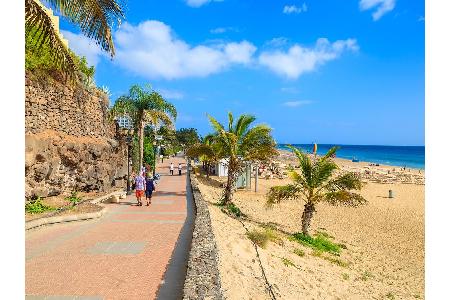FUERTEVENTURA: Die Kanarischen Inseln gelten als das Refugium für Sonnensüchtige schlechthin. Um die 27 Grad, türkisblaues W...