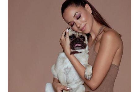Sängerin Mandy Capristo (28) hat wie so viele Promis einen kleinen Mops an ihrer Seite. Ihr Hund begleitet sie zu ihren Shoo...