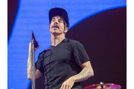 Happy Birthday, Anthony Kiedis (56)! Am heutigen Weltvegantag feiert der Red-Hot-Chili-Peppers-Sänger seinen Geburtstag - be...
