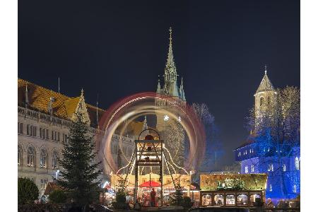 Am Burgplatz rund um den Dom St. Blasii tummeln sich zur Vorweihnachtszeit nicht allzu viele Leute. Hier geht es noch gemütl...