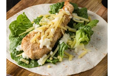 Der Vorteil von Wraps: Sie lassen sich nach Lust und Laune belegen. Ob Salat, Tomaten oder Mais - es darf alles rein, was sc...