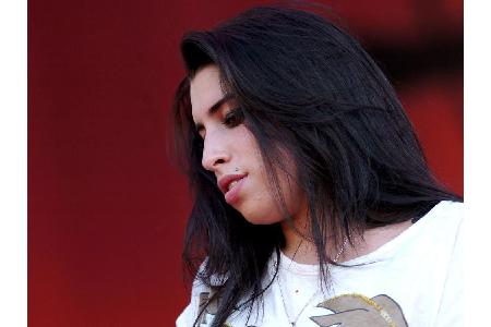 So sah Amy Winehouse noch im Jahr 2004 aus. Bis auf das funkelnde Oberlippen-Piercing hatte sie damals kaum etwas mit der Kü...