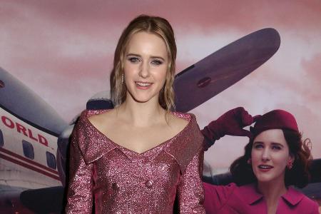 Rachel Brosnahan wechselte kürzlich zurück zu ihrer natürlichen Haarfarbe Blond