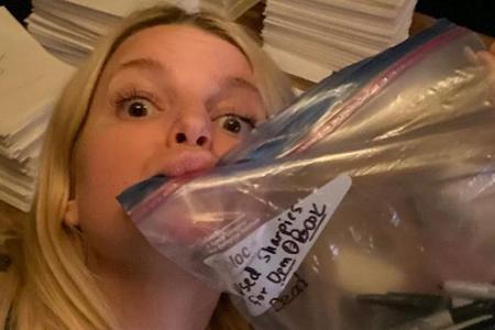 Fleißiges Bienchen: Jessica Simpson signiert 14.000 Bücher