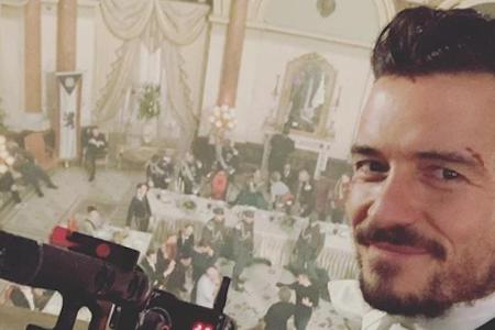 Mit einem zufriedenen Gesichtsausdruck postet Orlando Bloom ein Selfie vom 
