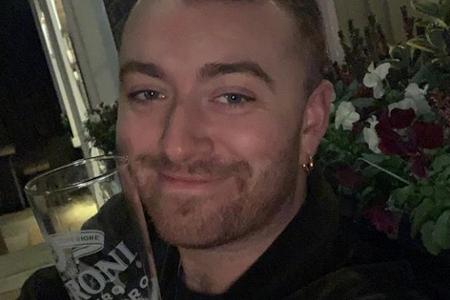 Sam Smith prostet allen 