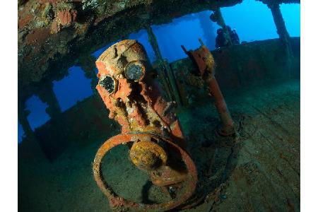 Das Fujikawa Maru wurde 1938 gebaut und von der Kaiserlichen Japanischen Marine im Zweiten Weltkrieg beschlagnahmt. Das Schi...
