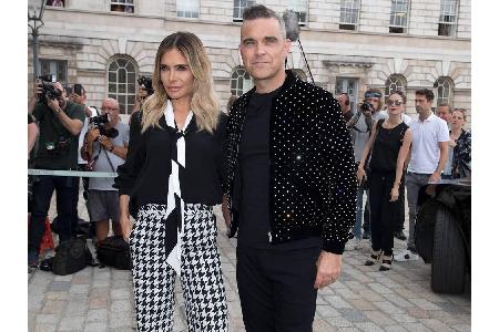 Robbie Williams und seine Frau Ayda sind völlig überraschend zum dritten Mal Eltern geworden. Ihre Tochter kam per Leihmutte...