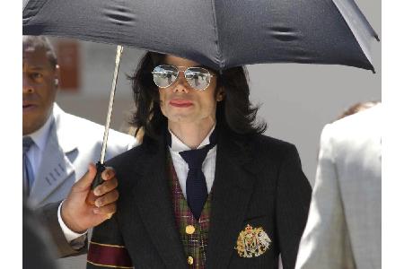 Von 1996 bis 1999 war Michael Jackson (1958-2009) mit Debbie Rowe verheiratet. Aus dieser Ehe stammen die Kinder Prince (geb...