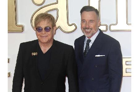 Homosexuelle Paare können bekanntermaßen auf natürlichem Weg keine Kinder bekommen. Sir Elton John und sein Mann David Furni...