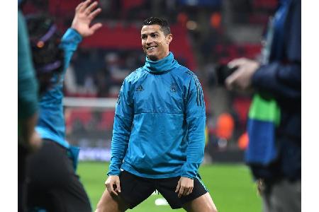 Fußballstar Cristiano Ronaldo wurde 2017 Vater von Zwillingen. Über die genauen Umstände schweigt er sich aus. Genauso wie b...