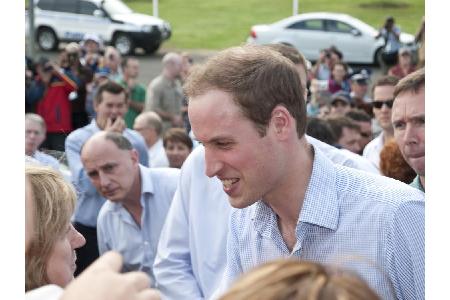 Bei den britischen Royals gehört es fast schon zum guten Ton, mit Links zu schreiben. Prinz William tut das...